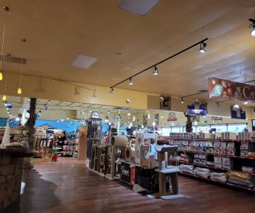 Royal Pets Market, Resort, Veterinary Center