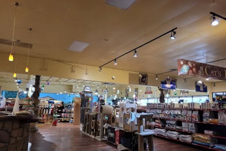 Royal Pets Market, Resort, Veterinary Center