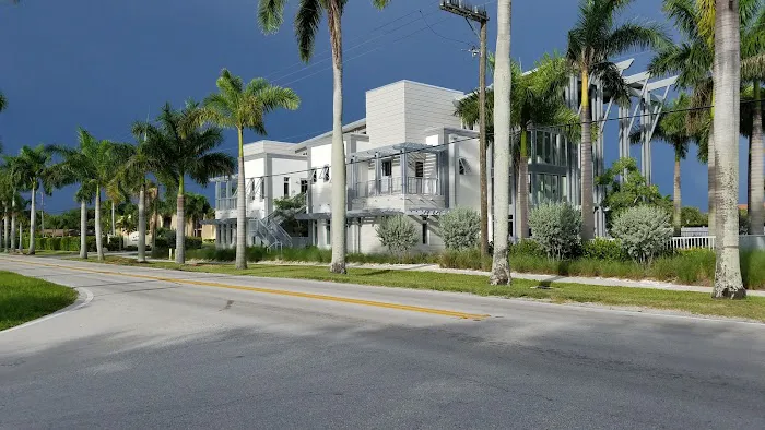 Mc Gregor Boulevard Veterinary: Jones Lura DVM 12