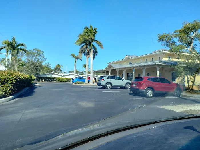 VCA Miracle Mile Animal Hospital 5