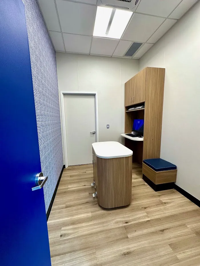 Lovet Pet Health Care - Fulton Market 12