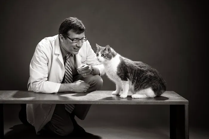 West Loop Veterinary Care 9