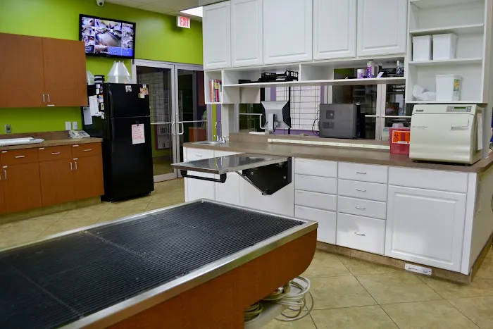 Brandon Lakes Animal Hospital 12