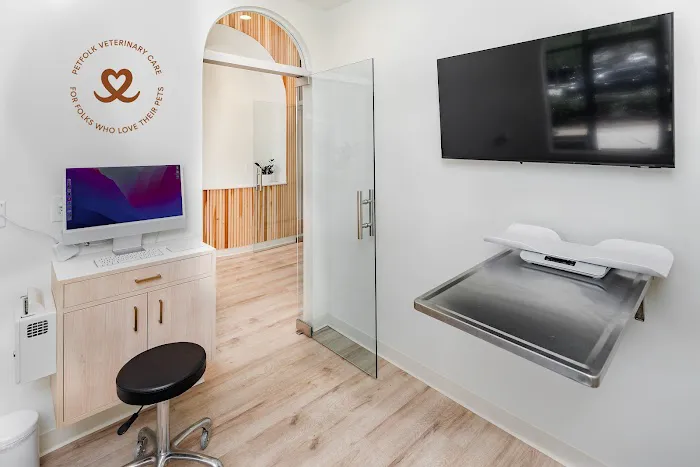 Petfolk Veterinary & Urgent Care - Windermere 12
