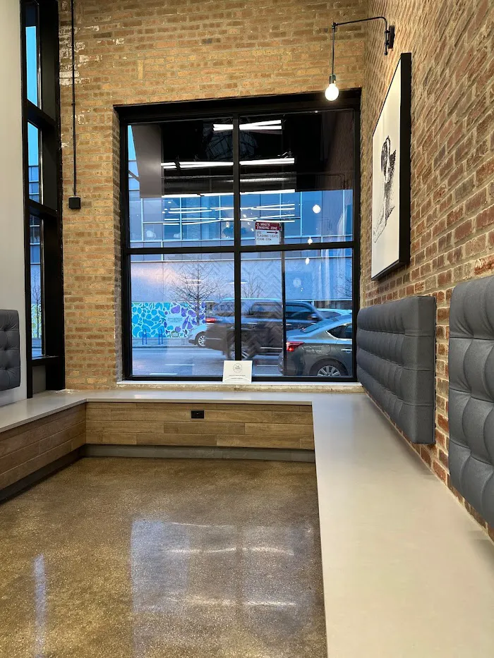 Wrigleyville Veterinary Center 12