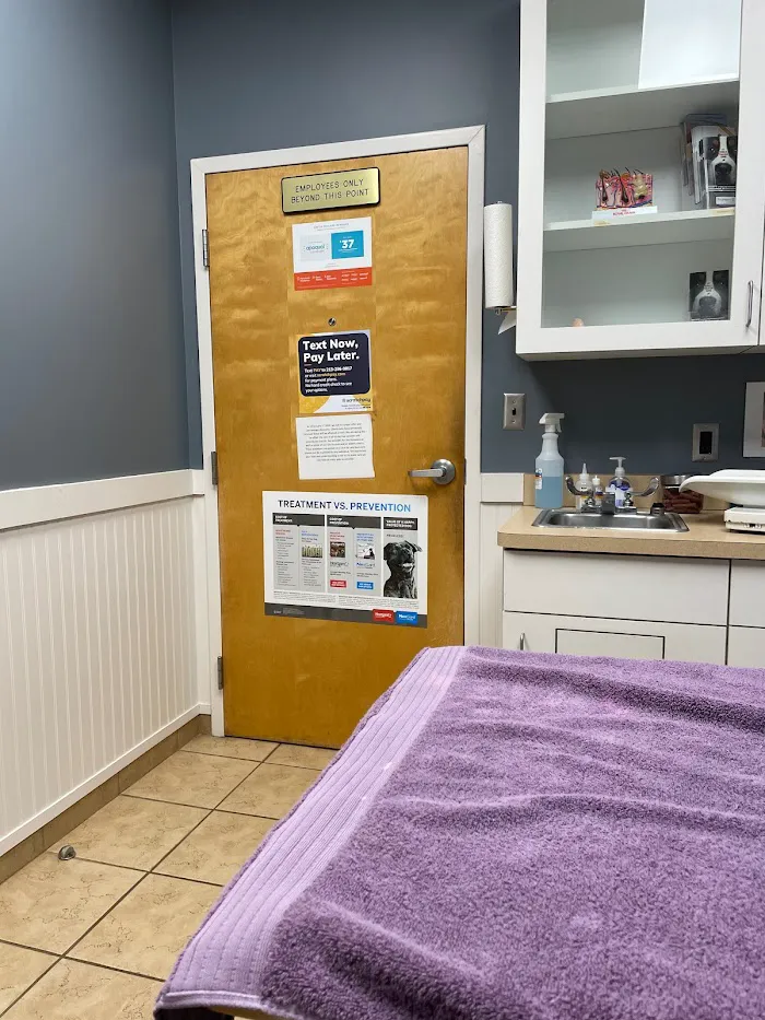 Hwy 5 Animal Hospital 12