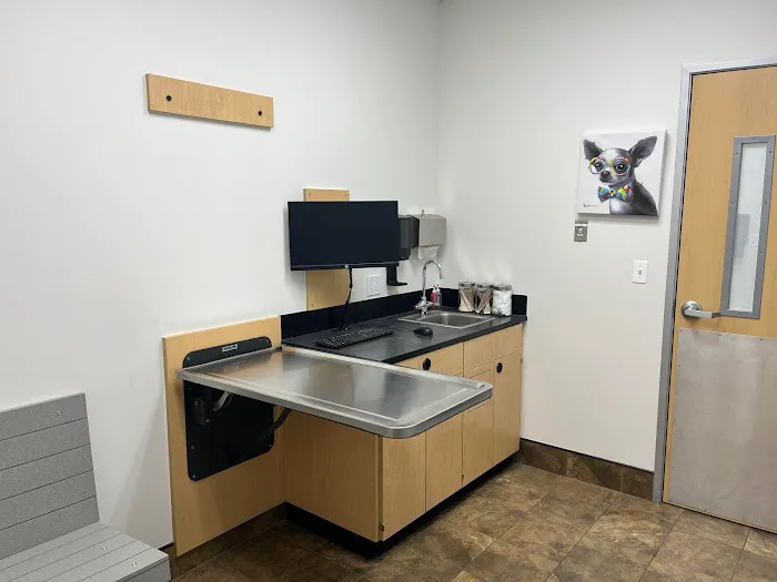 EVS Pet Urgent Care of Northbrook 8