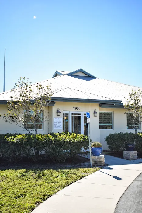 West Coast Veterinary Center 12