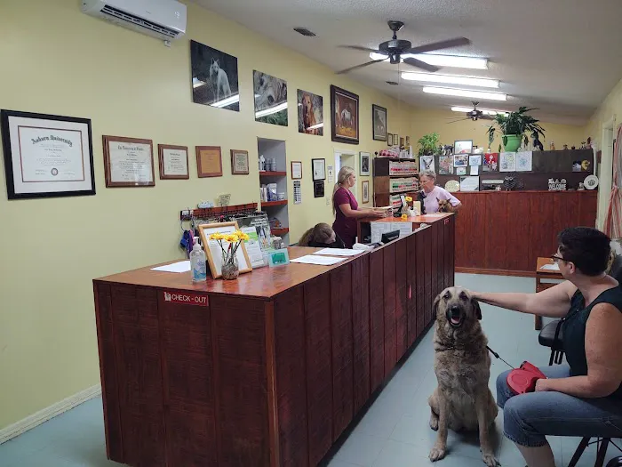 Suwannee Oaks Animal Clinic 12