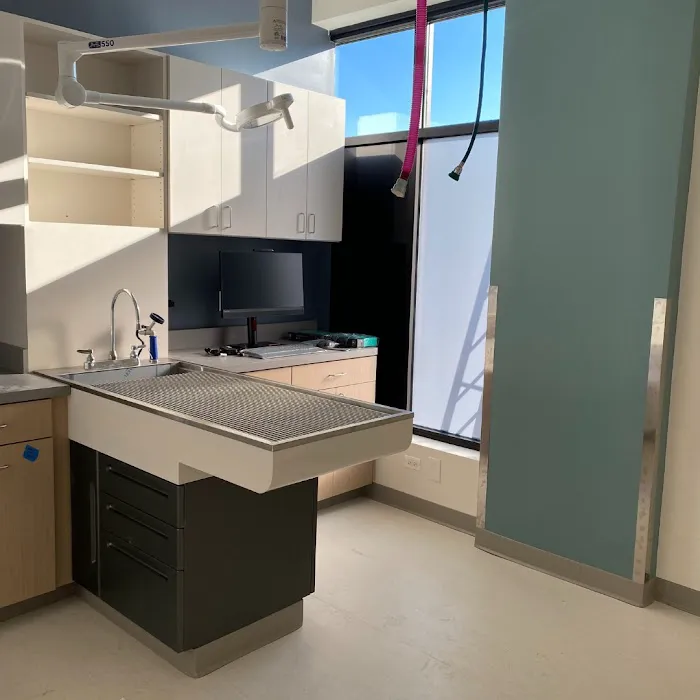 Premier Veterinary Group - Mundelein 12