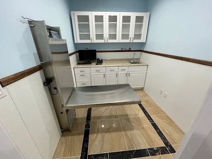 Francis Animal Clinic- Queens 7