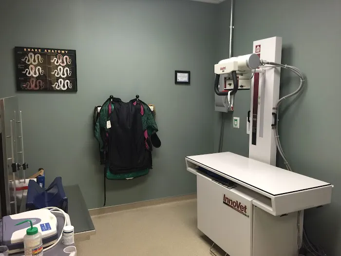 Indian Prairie Animal Hospital 9
