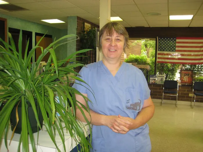 Amber Leaf Animal Hospital 12