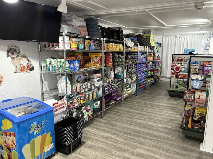 Avila Pet Store 6