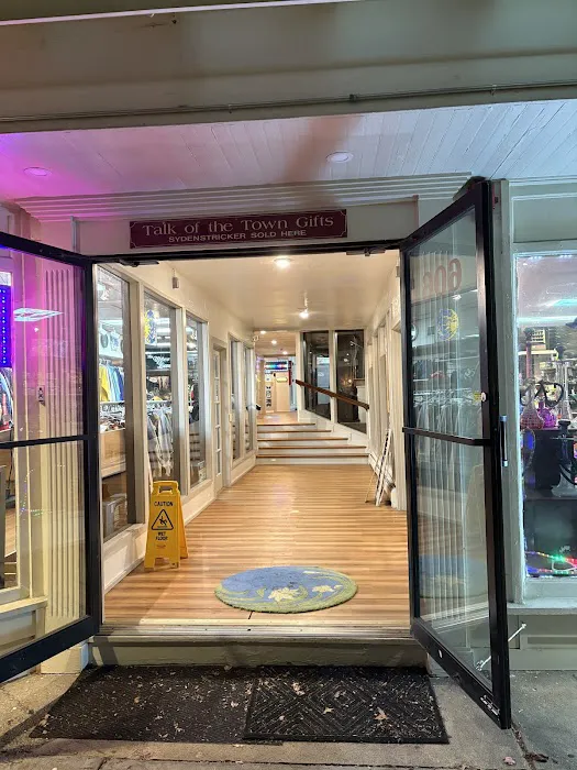 Avila Pet Store 3