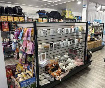 Avila Pet Store