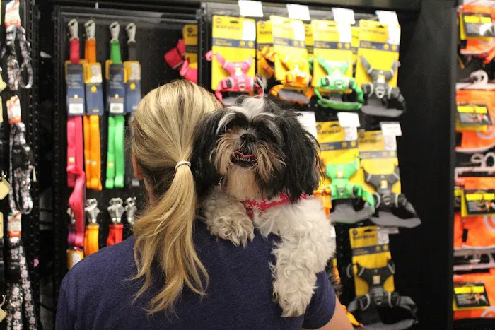 Chuck & Don's Pet Food & Supplies 12