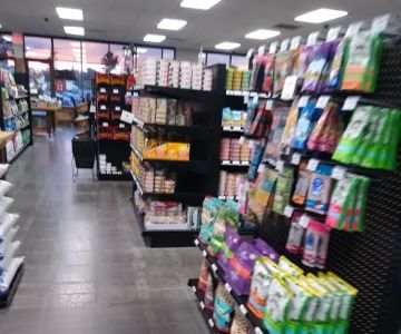 Chuck & Don's Pet Food & Supplies