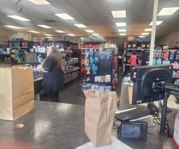 Chuck & Don's Pet Food & Supplies