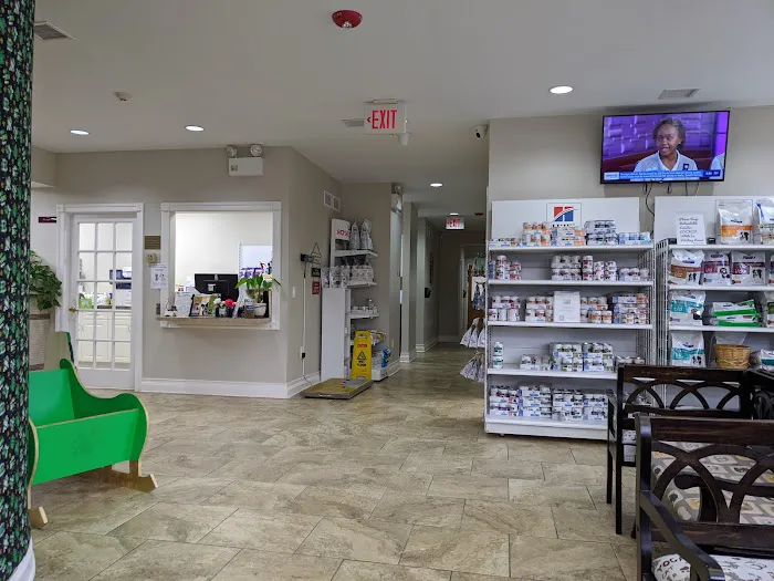 4 Paws Animal Hospital 12