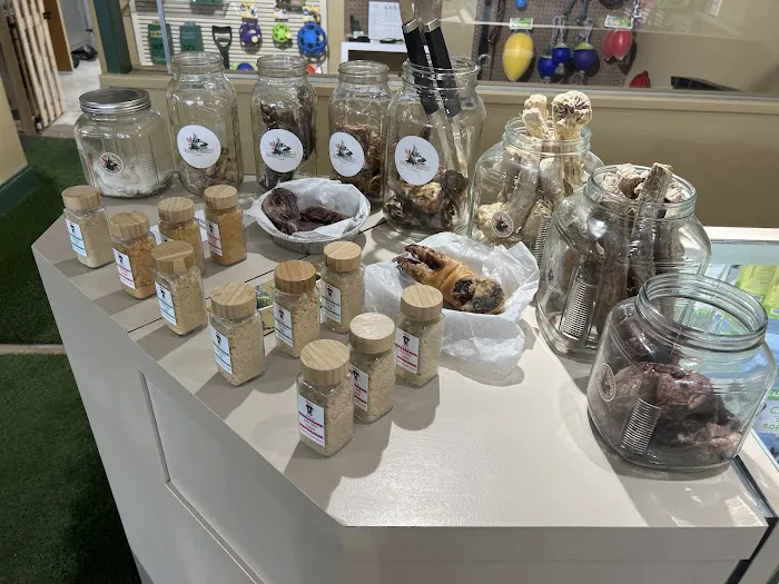 Mana's K9 Nutrition Market 9