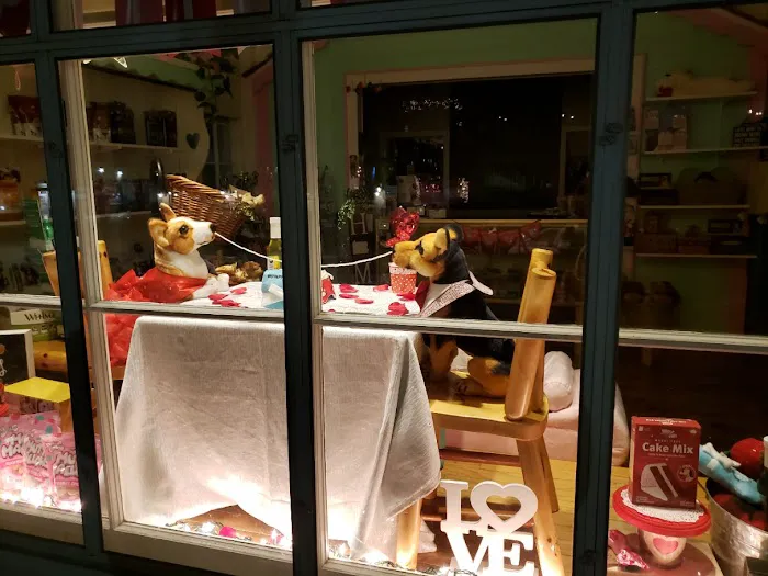 Ligonier Paws on Main 12
