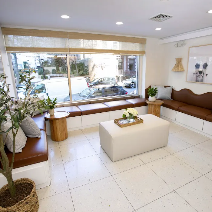 Lincoln Square Veterinary Hospital 9