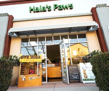 Hala's Paws