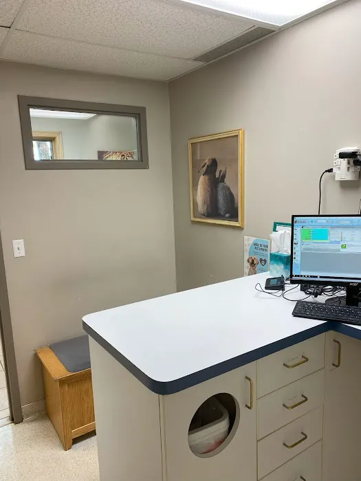 Carver Lake Veterinary Center 6