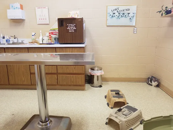 Opossum Pike Veterinary Clinic 12