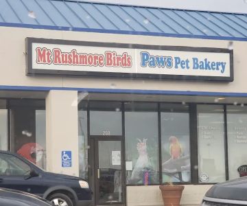 Mt Rushmore Birds/Paws Pet Bakery