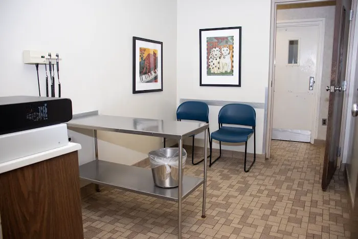 Gasow Veterinary Hospital 9