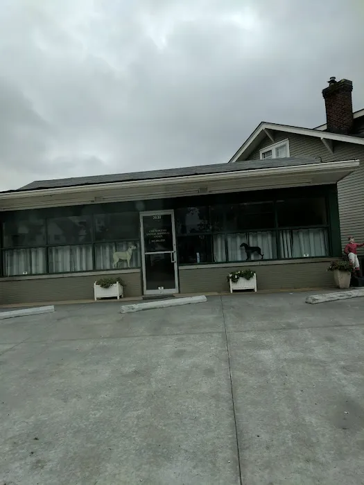 Chenoweth Animal Hospital 12