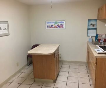 Animal Care Center Of Brentwood