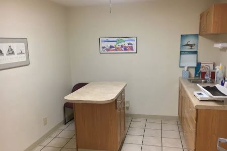 Animal Care Center Of Brentwood