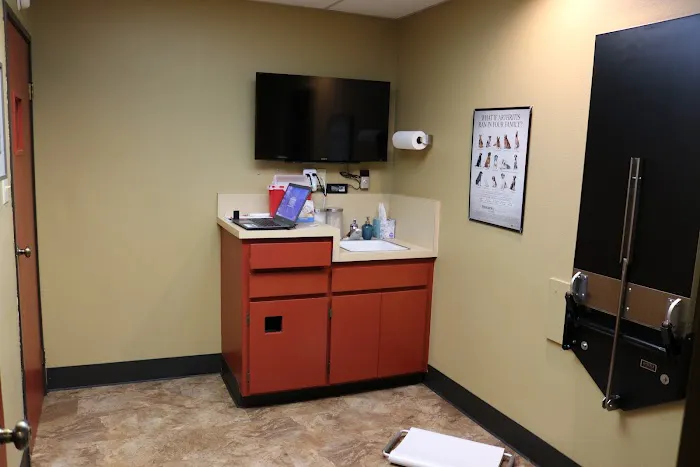 AM/PM Veterinary Hospital 12