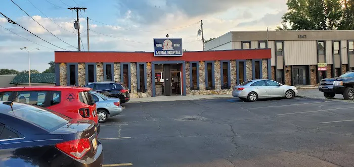 Alexis Road Animal Hospital 2
