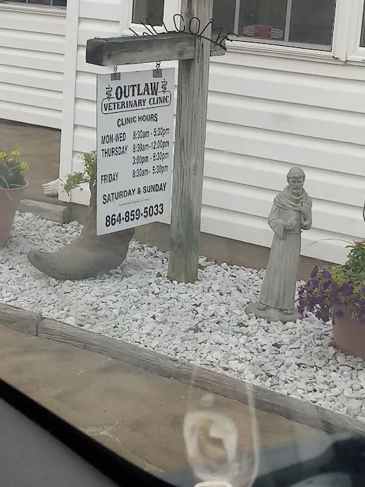 Outlaw Veterinary Clinic 12
