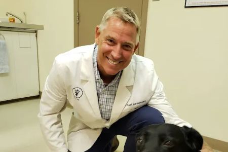Beaumont Small Animal Clinic: Beaumont Kurt DVM