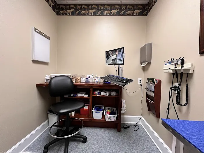 Doc·Side Veterinary Medical Center 5