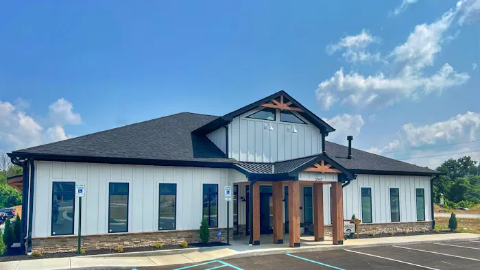 Creekside Veterinary Hospital 1