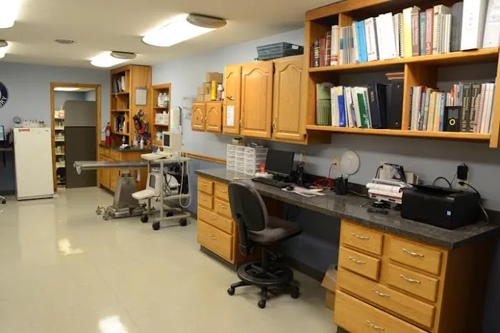 Airport Veterinary Clinic 12