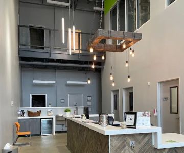 Traveling Tails Veterinary Clinic North Loop 1604