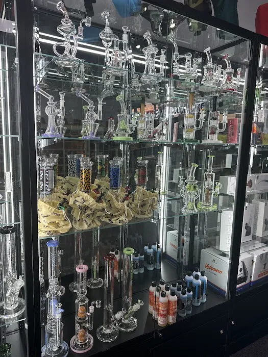 Mohegan smokeshop cigar & vape 5
