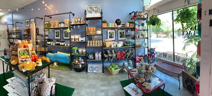 Gus's Place Dog Store 4