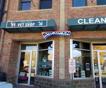 Fresh Tracks Pet Shop - Edwards