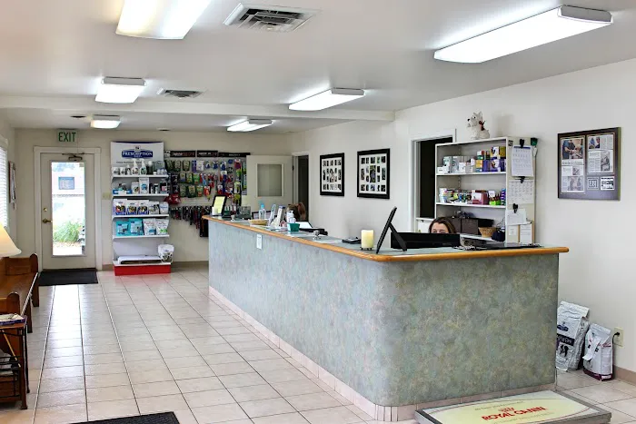 Warrick Veterinary Clinic - Newburgh Plaza 6