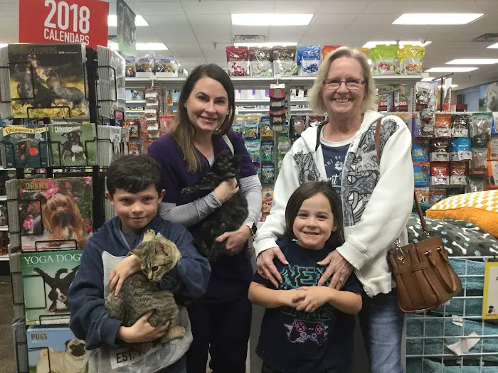 Ricki's Pet Depot 8