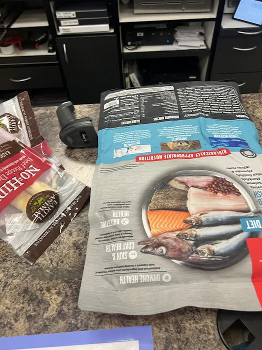 Chuck & Don's Pet Food & Supplies 12