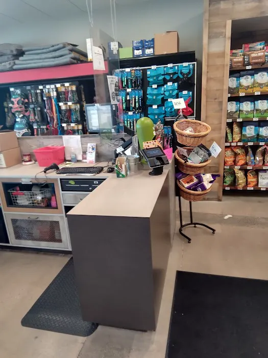 Chuck & Don's Pet Food & Supplies 12
